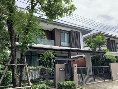 ** ขายด่วน/ปล่อยเช่า! ** บ้านเดี่ยว 2 ชั้น หมู่บ้านมัณฑนา อ่อนนุช-วงแหวน 4 เพียง 50,000 บาท/เดือน ขาย 8,170,000 บาท รวมทุกอย่างแล้ว ติดถนนกาญจนาภิเษก เนื้อที่ 60.6ตารางวา 165 ตารางเมตร 3 ห้องนอน 3 ห้องน้ำ มีคนทำสวน ฉีดปลวก เฟอร์นิเจอร์ครบพร้อมเข้าอยู่