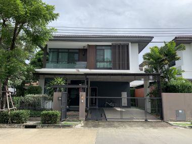 ** ขายด่วน/ปล่อยเช่า! ** บ้านเดี่ยว 2 ชั้น หมู่บ้านมัณฑนา อ่อนนุช-วงแหวน 4 เพียง 50,000 บาท/เดือน ขาย 8,170,000 บาท รวมทุกอย่างแล้ว ติดถนนกาญจนาภิเษก เนื้อที่ 60.6ตารางวา 165 ตารางเมตร 3 ห้องนอน 3 ห้องน้ำ มีคนทำสวน ฉีดปลวก เฟอร์นิเจอร์ครบพร้อมเข้าอยู่