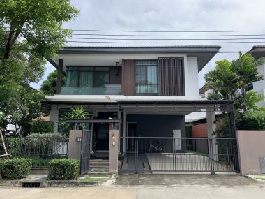 ** ขายด่วน/ปล่อยเช่า! ** บ้านเดี่ยว 2 ชั้น หมู่บ้านมัณฑนา อ่อนนุช-วงแหวน 4 เพียง 50,000 บาท/เดือน ขาย 8,170,000 บาท รวมทุกอย่างแล้ว ติดถนนกาญจนาภิเษก เนื้อที่ 60.6ตารางวา 165 ตารางเมตร 3 ห้องนอน 3 ห้องน้ำ มีคนทำสวน ฉีดปลวก เฟอร์นิเจอร์ครบพร้อมเข้าอยู่