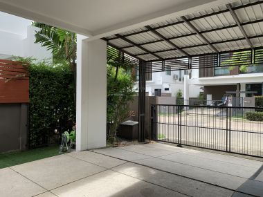 ** ขายด่วน/ปล่อยเช่า! ** บ้านเดี่ยว 2 ชั้น หมู่บ้านมัณฑนา อ่อนนุช-วงแหวน 4 เพียง 50,000 บาท/เดือน ขาย 8,170,000 บาท รวมทุกอย่างแล้ว ติดถนนกาญจนาภิเษก เนื้อที่ 60.6ตารางวา 165 ตารางเมตร 3 ห้องนอน 3 ห้องน้ำ มีคนทำสวน ฉีดปลวก เฟอร์นิเจอร์ครบพร้อมเข้าอยู่