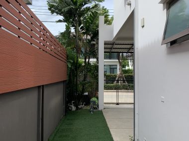 ** ขายด่วน/ปล่อยเช่า! ** บ้านเดี่ยว 2 ชั้น หมู่บ้านมัณฑนา อ่อนนุช-วงแหวน 4 เพียง 50,000 บาท/เดือน ขาย 8,170,000 บาท รวมทุกอย่างแล้ว ติดถนนกาญจนาภิเษก เนื้อที่ 60.6ตารางวา 165 ตารางเมตร 3 ห้องนอน 3 ห้องน้ำ มีคนทำสวน ฉีดปลวก เฟอร์นิเจอร์ครบพร้อมเข้าอยู่