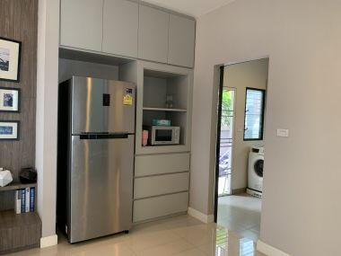 ** ขายด่วน/ปล่อยเช่า! ** บ้านเดี่ยว 2 ชั้น หมู่บ้านมัณฑนา อ่อนนุช-วงแหวน 4 เพียง 50,000 บาท/เดือน ขาย 8,170,000 บาท รวมทุกอย่างแล้ว ติดถนนกาญจนาภิเษก เนื้อที่ 60.6ตารางวา 165 ตารางเมตร 3 ห้องนอน 3 ห้องน้ำ มีคนทำสวน ฉีดปลวก เฟอร์นิเจอร์ครบพร้อมเข้าอยู่