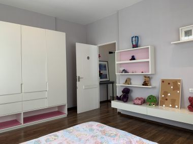 ** ขายด่วน/ปล่อยเช่า! ** บ้านเดี่ยว 2 ชั้น หมู่บ้านมัณฑนา อ่อนนุช-วงแหวน 4 เพียง 50,000 บาท/เดือน ขาย 8,170,000 บาท รวมทุกอย่างแล้ว ติดถนนกาญจนาภิเษก เนื้อที่ 60.6ตารางวา 165 ตารางเมตร 3 ห้องนอน 3 ห้องน้ำ มีคนทำสวน ฉีดปลวก เฟอร์นิเจอร์ครบพร้อมเข้าอยู่