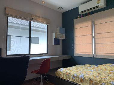 ** ขายด่วน/ปล่อยเช่า! ** บ้านเดี่ยว 2 ชั้น หมู่บ้านมัณฑนา อ่อนนุช-วงแหวน 4 เพียง 50,000 บาท/เดือน ขาย 8,170,000 บาท รวมทุกอย่างแล้ว ติดถนนกาญจนาภิเษก เนื้อที่ 60.6ตารางวา 165 ตารางเมตร 3 ห้องนอน 3 ห้องน้ำ มีคนทำสวน ฉีดปลวก เฟอร์นิเจอร์ครบพร้อมเข้าอยู่