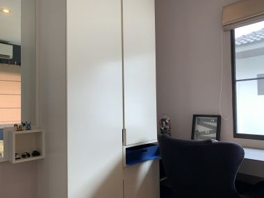 ** ขายด่วน/ปล่อยเช่า! ** บ้านเดี่ยว 2 ชั้น หมู่บ้านมัณฑนา อ่อนนุช-วงแหวน 4 เพียง 50,000 บาท/เดือน ขาย 8,170,000 บาท รวมทุกอย่างแล้ว ติดถนนกาญจนาภิเษก เนื้อที่ 60.6ตารางวา 165 ตารางเมตร 3 ห้องนอน 3 ห้องน้ำ มีคนทำสวน ฉีดปลวก เฟอร์นิเจอร์ครบพร้อมเข้าอยู่