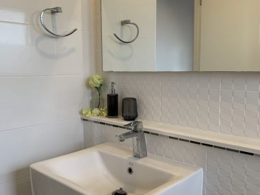 ** ขายด่วน/ปล่อยเช่า! ** บ้านเดี่ยว 2 ชั้น หมู่บ้านมัณฑนา อ่อนนุช-วงแหวน 4 เพียง 50,000 บาท/เดือน ขาย 8,170,000 บาท รวมทุกอย่างแล้ว ติดถนนกาญจนาภิเษก เนื้อที่ 60.6ตารางวา 165 ตารางเมตร 3 ห้องนอน 3 ห้องน้ำ มีคนทำสวน ฉีดปลวก เฟอร์นิเจอร์ครบพร้อมเข้าอยู่