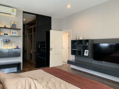 ** ขายด่วน/ปล่อยเช่า! ** บ้านเดี่ยว 2 ชั้น หมู่บ้านมัณฑนา อ่อนนุช-วงแหวน 4 เพียง 50,000 บาท/เดือน ขาย 8,170,000 บาท รวมทุกอย่างแล้ว ติดถนนกาญจนาภิเษก เนื้อที่ 60.6ตารางวา 165 ตารางเมตร 3 ห้องนอน 3 ห้องน้ำ มีคนทำสวน ฉีดปลวก เฟอร์นิเจอร์ครบพร้อมเข้าอยู่