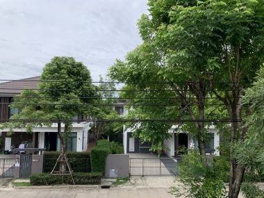 ** ขายด่วน/ปล่อยเช่า! ** บ้านเดี่ยว 2 ชั้น หมู่บ้านมัณฑนา อ่อนนุช-วงแหวน 4 เพียง 50,000 บาท/เดือน ขาย 8,170,000 บาท รวมทุกอย่างแล้ว ติดถนนกาญจนาภิเษก เนื้อที่ 60.6ตารางวา 165 ตารางเมตร 3 ห้องนอน 3 ห้องน้ำ มีคนทำสวน ฉีดปลวก เฟอร์นิเจอร์ครบพร้อมเข้าอยู่