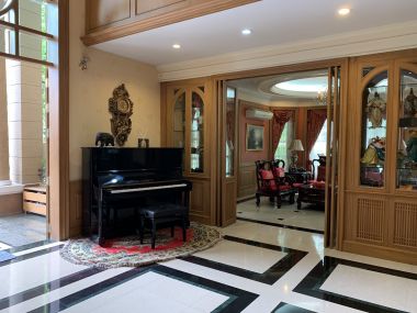 House and office warehouse