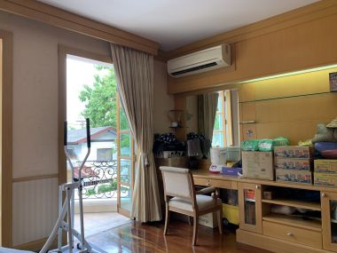 House and office warehouse