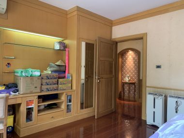 House and office warehouse