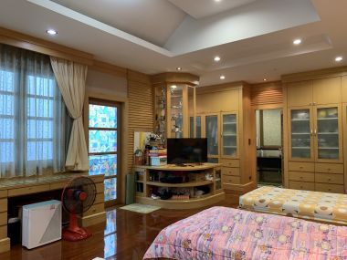 House and office warehouse