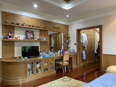 House and office warehouse