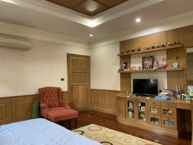 House and office warehouse