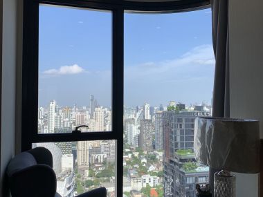 คอนโดให้เช่า ASHTON ASOKE เพียง 40,000บาท/เดือน 1 ห้องนอน 1 ห้องน้ำ 37ตรม. ติดรถไฟฟ้า MRT สุขุมวิท เฟอร์นิเจอร์ครบพร้อมเข้าอยู่