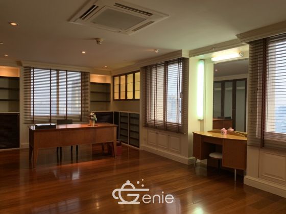 Las Colinas คอนโดหรู ใจกลางอโศก Style Penthouse 4 ห้องนอน 1 ห้องทำงาน 1 ห้องแม่บ้าน 700ตรม. ใกล้ BTS อโศก ให้เช่าเพียง 320,000บาท/เดือน เฟอร์นิเจอร์ครบพร้อมเข้าอยู่ (ราคาต่อรองได้)