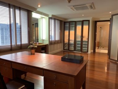 For rent at Las Colinas Penthouse 4 Bedroom 6 Bathroom 1 working room, 1 made room 320,000THB/month Fully furnished (can negotiate)