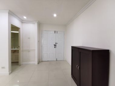 Room for rent at Fifty Fifth Tower on Sukhumvit 55