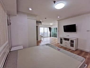 Room for rent at Fifty Fifth Tower on Sukhumvit 55