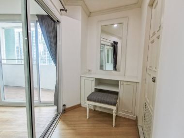 Room for rent at Fifty Fifth Tower on Sukhumvit 55