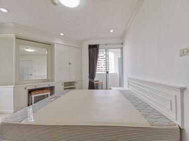 Room for rent at Fifty Fifth Tower on Sukhumvit 55