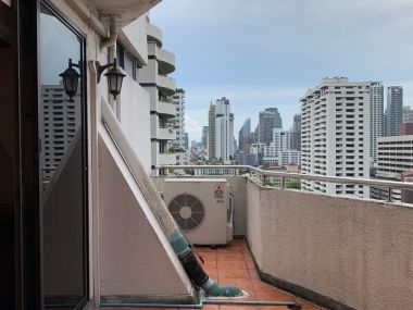 ขายด่วน 2 ห้องนอน 2 ห้องน้ำ ระเบียงใหญ่พิเศษ ราคาดีที่สุดในพร้อมพงษ์