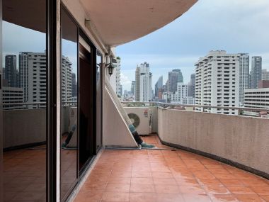 ขายด่วน 2 ห้องนอน 2 ห้องน้ำ ระเบียงใหญ่พิเศษ ราคาดีที่สุดในพร้อมพงษ์