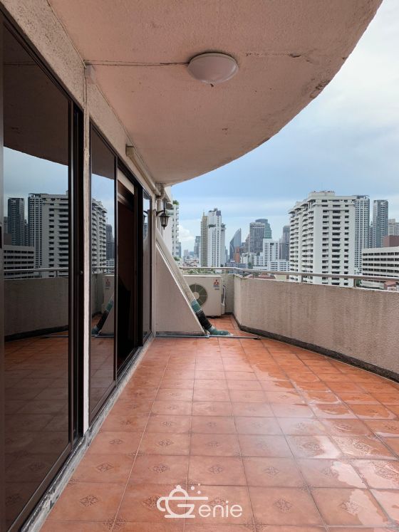 2 Bedrooms 2 bathrooms with huge terrace, sale in best price at Supalai Place 39