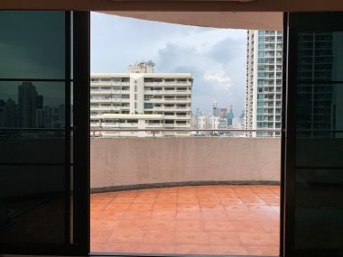 ขายด่วน 2 ห้องนอน 2 ห้องน้ำ ระเบียงใหญ่พิเศษ ราคาดีที่สุดในพร้อมพงษ์