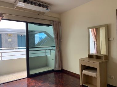 For rent at Saranjai Mansion 1 Bedroom 1 Bathroom 22,000THB/month Fully furnished