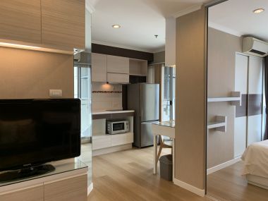 ปล่อยเช่า! ลุมพินี เพลส พระราม 4-กล้วยน้ำไท เพียง 14,000บาท/เดือน 1 ห้องนอน 1 ห้องน้ำ 28. 50 ตรม. ใกล้ BTS เอกมัย เฟอร์นิเจอร์ครบพร้อมเข้าอยู่