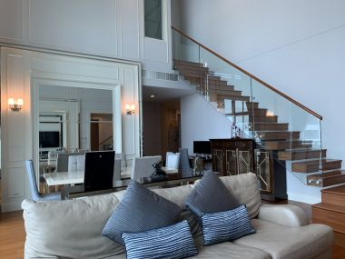 ขายด่วน Bright Sukhumvit 24 ในราคาเพียง 33 ลบ. 3 ห้องนอน Duplex 3 ห้องน้ำ 162 ตรม. ที่จอดรถ 2 คัน ห้องใหญ่อยู่สบาย ใกล้ BTS พร้อมพงษ์ เฟอร์นิเจอร์ครบพร้อมเข้าอยู่