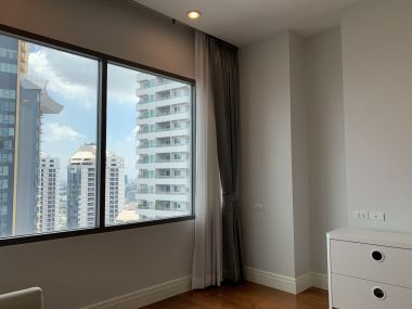 ขายด่วน Bright Sukhumvit 24 ในราคาเพียง 33 ลบ. 3 ห้องนอน Duplex 3 ห้องน้ำ 162 ตรม. ที่จอดรถ 2 คัน ห้องใหญ่อยู่สบาย ใกล้ BTS พร้อมพงษ์ เฟอร์นิเจอร์ครบพร้อมเข้าอยู่