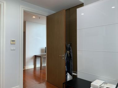 ขายด่วน Bright Sukhumvit 24 ในราคาเพียง 33 ลบ. 3 ห้องนอน Duplex 3 ห้องน้ำ 162 ตรม. ที่จอดรถ 2 คัน ห้องใหญ่อยู่สบาย ใกล้ BTS พร้อมพงษ์ เฟอร์นิเจอร์ครบพร้อมเข้าอยู่