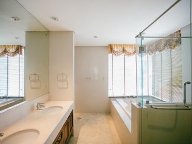 For sale at Wilshire Sukhumvit 22 3 Bedroom , 3 Bathroom + maid room + 2 parking 33,800,000bath Transfer fee50/50 Fully furnished