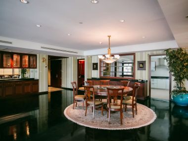 For sale at Wilshire Sukhumvit 22 3 Bedroom , 3 Bathroom + maid room + 2 parking 33,800,000bath Transfer fee50/50 Fully furnished