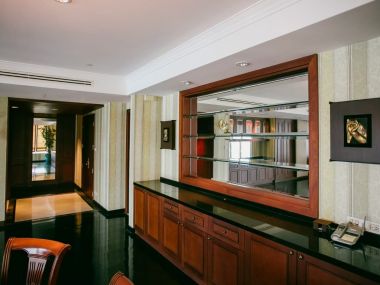 For sale at Wilshire Sukhumvit 22 3 Bedroom , 3 Bathroom + maid room + 2 parking 33,800,000bath Transfer fee50/50 Fully furnished