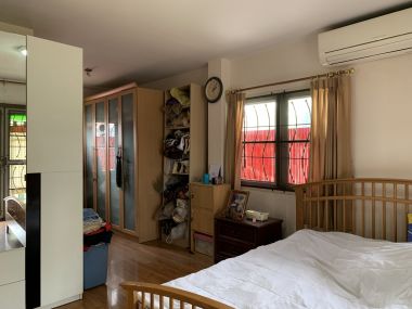 * ขายด่วน! ** หมู่บ้านอารียาชบา พร้อมให้คุณเป็นเจ้าของเพียง 7,800,000 บาท (รวมทุกอย่างแล้ว) บ้านเลขที่รวมได้เลข 8 สงบ ร่มรื่น เนื้อที่ 65ตารางวา 260ตารางเมตร 3 ห้องนอน 3 ห้องน้ำ