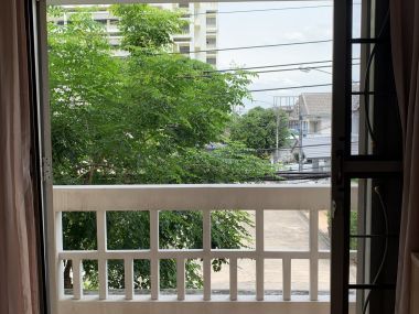 * ขายด่วน! ** หมู่บ้านอารียาชบา พร้อมให้คุณเป็นเจ้าของเพียง 7,800,000 บาท (รวมทุกอย่างแล้ว) บ้านเลขที่รวมได้เลข 8 สงบ ร่มรื่น เนื้อที่ 65ตารางวา 260ตารางเมตร 3 ห้องนอน 3 ห้องน้ำ