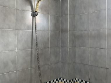 * ขายด่วน! ** หมู่บ้านอารียาชบา พร้อมให้คุณเป็นเจ้าของเพียง 7,800,000 บาท (รวมทุกอย่างแล้ว) บ้านเลขที่รวมได้เลข 8 สงบ ร่มรื่น เนื้อที่ 65ตารางวา 260ตารางเมตร 3 ห้องนอน 3 ห้องน้ำ