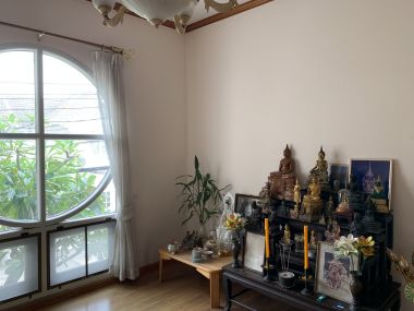 * ขายด่วน! ** หมู่บ้านอารียาชบา พร้อมให้คุณเป็นเจ้าของเพียง 7,800,000 บาท (รวมทุกอย่างแล้ว) บ้านเลขที่รวมได้เลข 8 สงบ ร่มรื่น เนื้อที่ 65ตารางวา 260ตารางเมตร 3 ห้องนอน 3 ห้องน้ำ