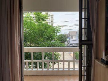 * ขายด่วน! ** หมู่บ้านอารียาชบา พร้อมให้คุณเป็นเจ้าของเพียง 7,800,000 บาท (รวมทุกอย่างแล้ว) บ้านเลขที่รวมได้เลข 8 สงบ ร่มรื่น เนื้อที่ 65ตารางวา 260ตารางเมตร 3 ห้องนอน 3 ห้องน้ำ