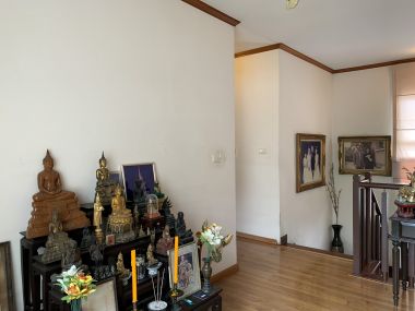 * ขายด่วน! ** หมู่บ้านอารียาชบา พร้อมให้คุณเป็นเจ้าของเพียง 7,800,000 บาท (รวมทุกอย่างแล้ว) บ้านเลขที่รวมได้เลข 8 สงบ ร่มรื่น เนื้อที่ 65ตารางวา 260ตารางเมตร 3 ห้องนอน 3 ห้องน้ำ