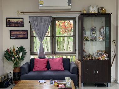 * ขายด่วน! ** หมู่บ้านอารียาชบา พร้อมให้คุณเป็นเจ้าของเพียง 7,800,000 บาท (รวมทุกอย่างแล้ว) บ้านเลขที่รวมได้เลข 8 สงบ ร่มรื่น เนื้อที่ 65ตารางวา 260ตารางเมตร 3 ห้องนอน 3 ห้องน้ำ