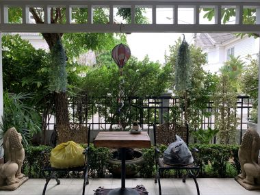 * ขายด่วน! ** หมู่บ้านอารียาชบา พร้อมให้คุณเป็นเจ้าของเพียง 7,800,000 บาท (รวมทุกอย่างแล้ว) บ้านเลขที่รวมได้เลข 8 สงบ ร่มรื่น เนื้อที่ 65ตารางวา 260ตารางเมตร 3 ห้องนอน 3 ห้องน้ำ