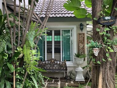 * ขายด่วน! ** หมู่บ้านอารียาชบา พร้อมให้คุณเป็นเจ้าของเพียง 7,800,000 บาท (รวมทุกอย่างแล้ว) บ้านเลขที่รวมได้เลข 8 สงบ ร่มรื่น เนื้อที่ 65ตารางวา 260ตารางเมตร 3 ห้องนอน 3 ห้องน้ำ