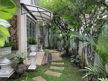 * ขายด่วน! ** หมู่บ้านอารียาชบา พร้อมให้คุณเป็นเจ้าของเพียง 7,800,000 บาท (รวมทุกอย่างแล้ว) บ้านเลขที่รวมได้เลข 8 สงบ ร่มรื่น เนื้อที่ 65ตารางวา 260ตารางเมตร 3 ห้องนอน 3 ห้องน้ำ