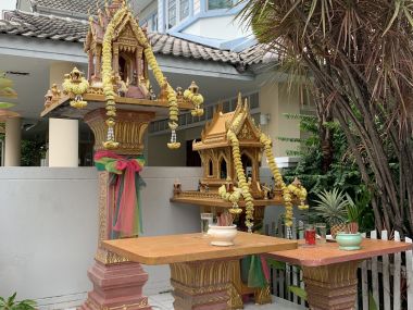 * ขายด่วน! ** หมู่บ้านอารียาชบา พร้อมให้คุณเป็นเจ้าของเพียง 7,800,000 บาท (รวมทุกอย่างแล้ว) บ้านเลขที่รวมได้เลข 8 สงบ ร่มรื่น เนื้อที่ 65ตารางวา 260ตารางเมตร 3 ห้องนอน 3 ห้องน้ำ