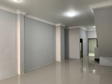 $43,000 : new renovation 3 bedrooms, 2 bathrooms, large kitchen