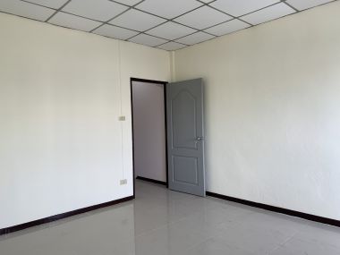 $36,000 to be owner Busakorn Village 2 beds 1 baht newly renovated